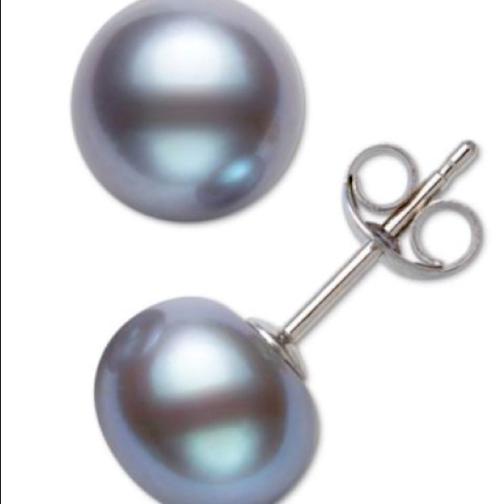 Gray pearl earrings